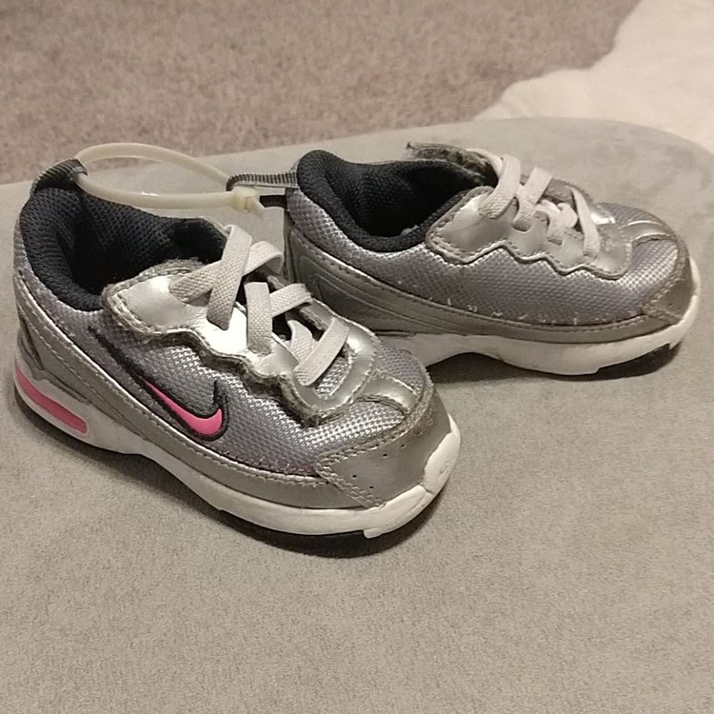 Toddler Nikes silver and pink